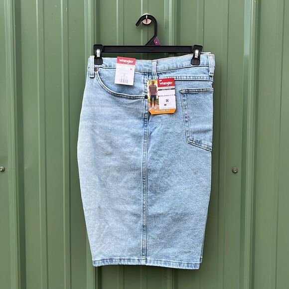 Men’s Wrangler Relaxed Fit Five Pocket Denim Short Size 46 - Picture 1 of 8